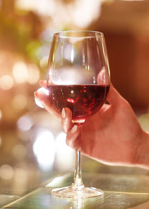 beautiful-photo-of-a-glass-with-red-wine,jpg beautiful glass of wine